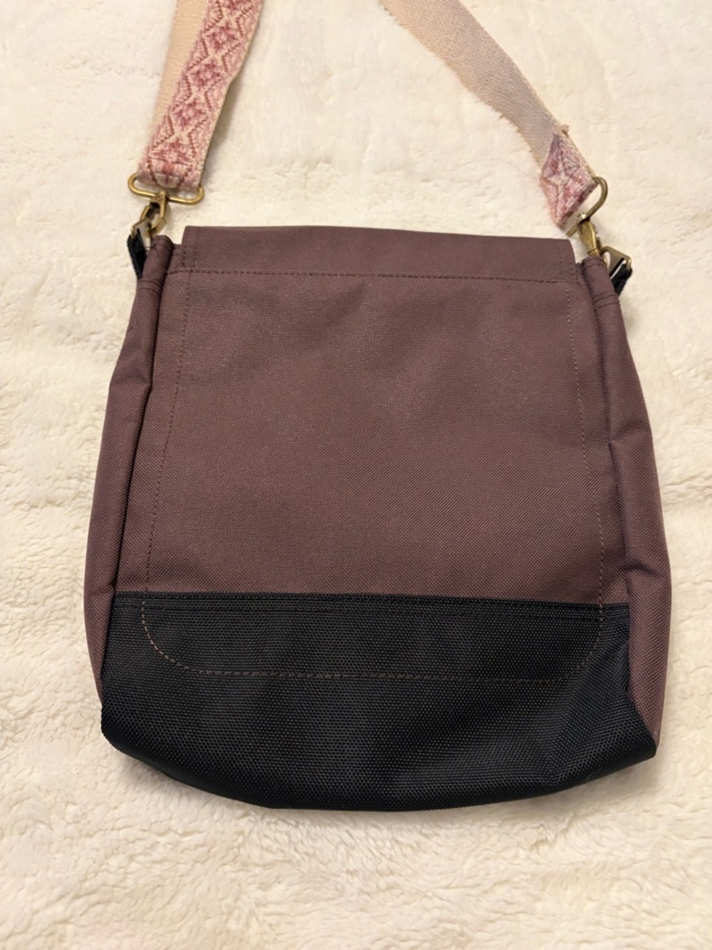Carhartt Mauve Crossbody Bag with Black Base - Picture 2 of 5